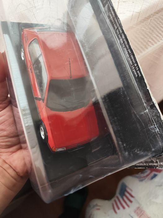 Vând macheta Peugeot