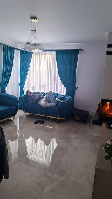 Vând  doua canapele 3+2 locuri