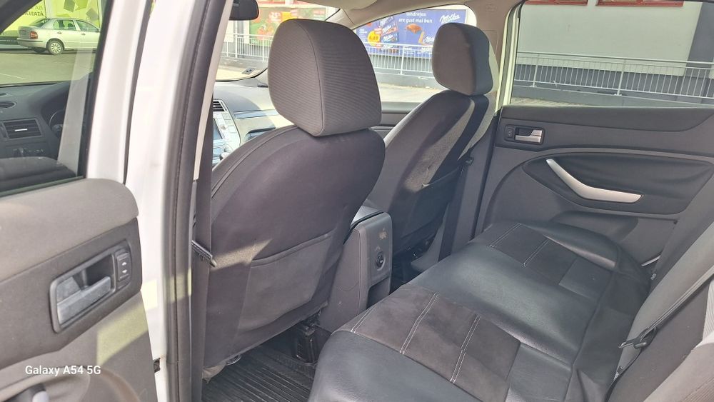 Autoturism Ford Kuga