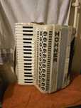 Vând acordeon Hohner champion 120 basi