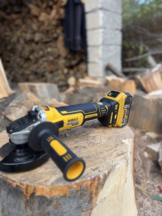 Polizor flex pe acumualtor dewalt brushless fara carbuni li ion ca nou