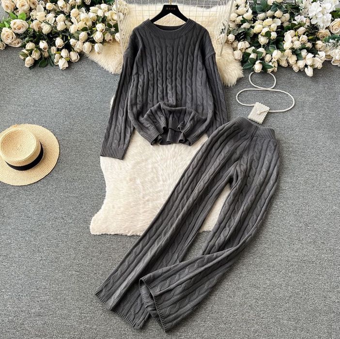 Серая двойка ( костюм ) для девушки