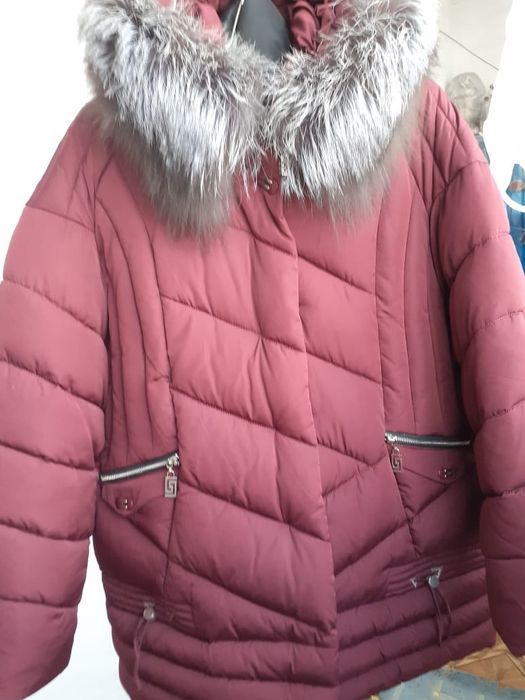 Продам куртку женскую