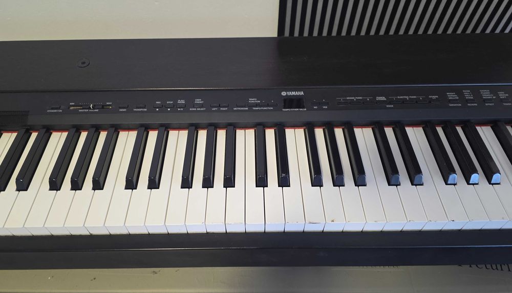 Pian digital portabil Yamaha P-155 B