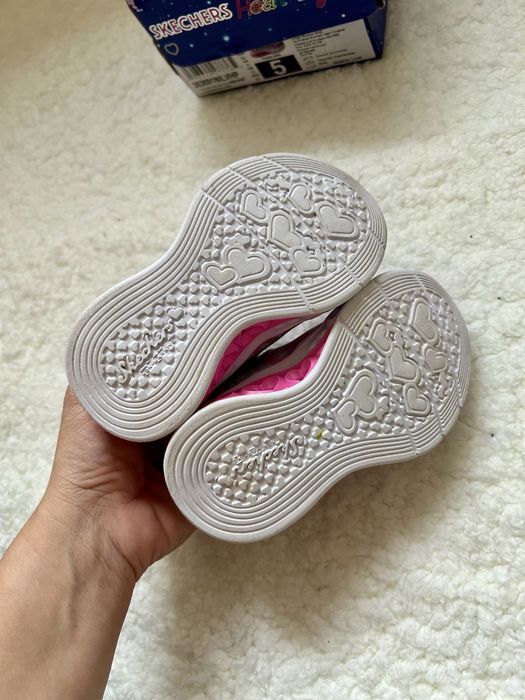 Skechers светещи маратонки