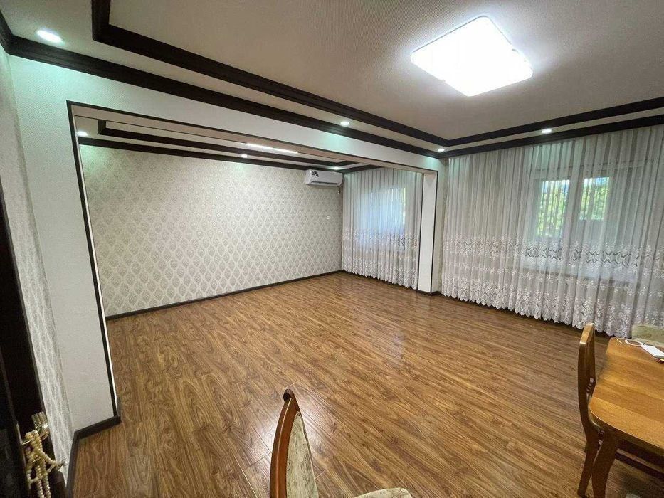 Срочно! 4/4/5 в Сергели 8! Квартира 92 м², дом панельный. Метро - 600м
