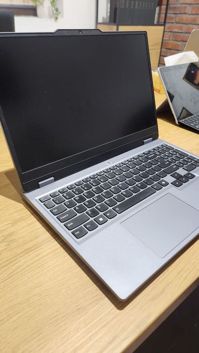 Laptop Gaming Leonovo LOQ 15ARP9