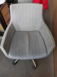 Продавам дизайнерски офис столове перящ се калъф