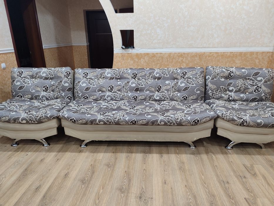 Срочно продам диван с креслом