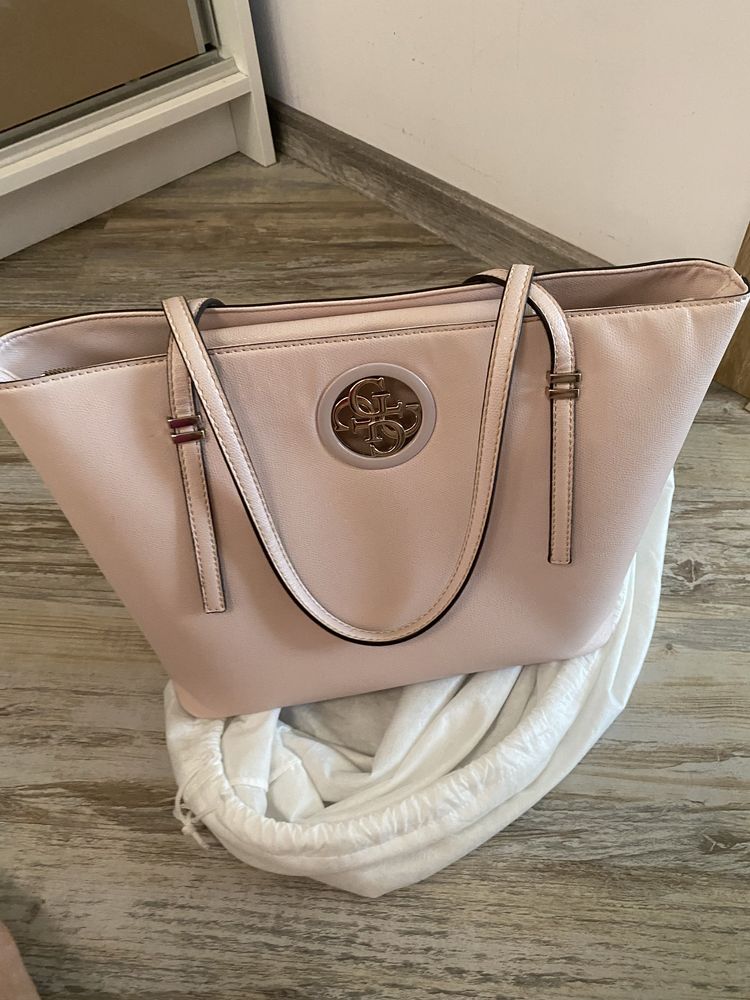 Розова чанта guess