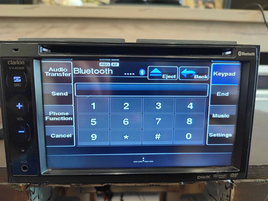 Висок клас Мултимедия Clarion VX402E Bluetooth / USB / AuX / CD / MP3