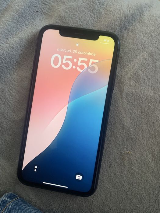 Vand phone 11 in stare buna