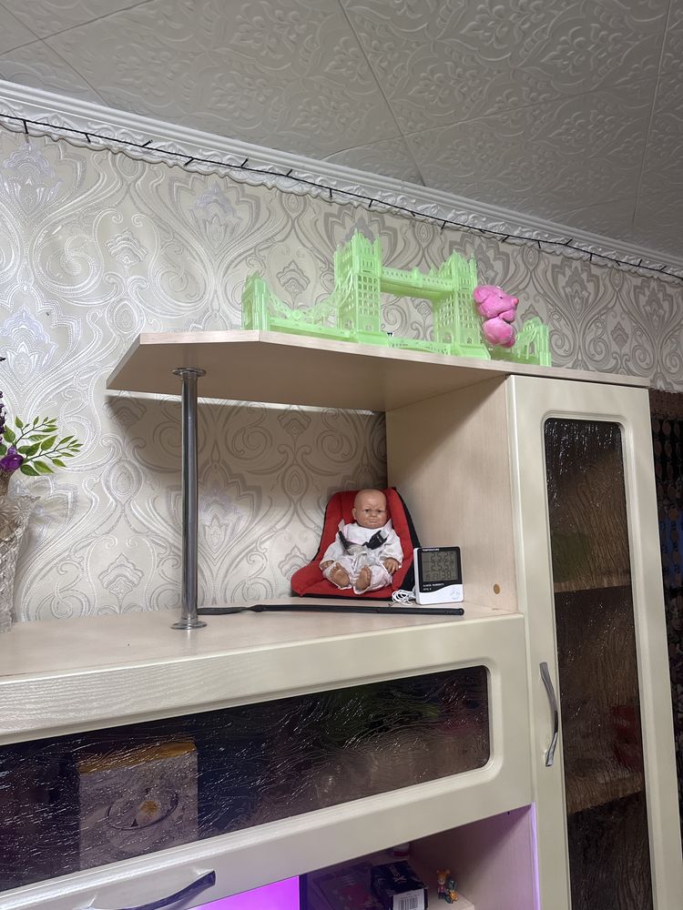 Продам шкаф горку