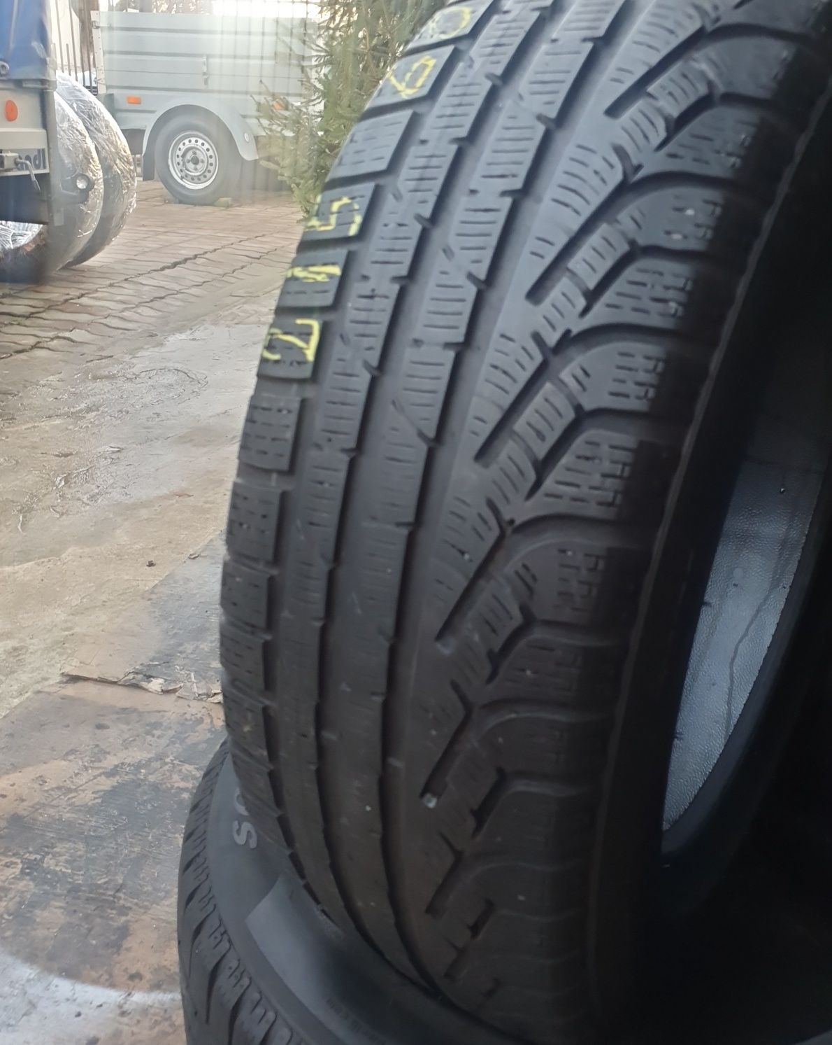 2 Anvelope Pirelli 215 60 R17 M/S Stare impecabilă.