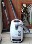 Aspirator Miele S8360