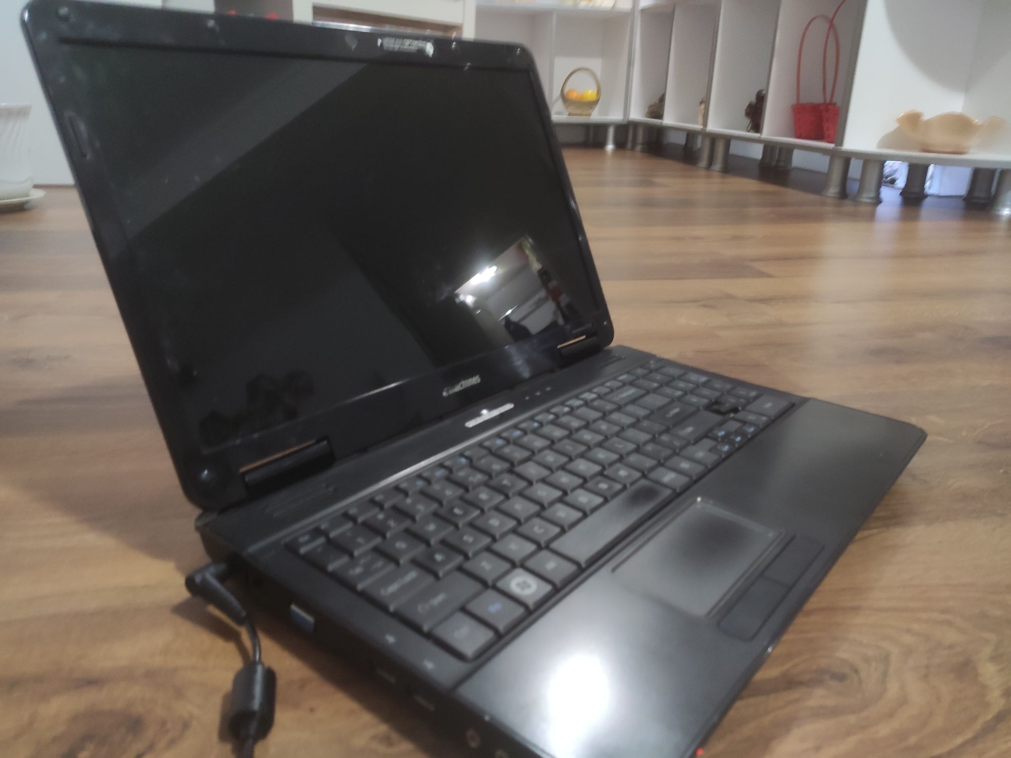 Laptop Acer emachines E725