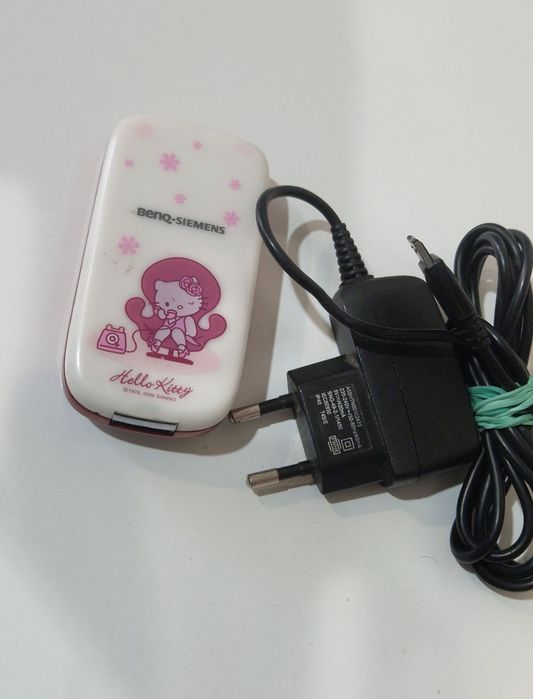 Telefon cu încărcător