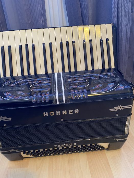 Vand acordeon Hohner Tango II la pret de ocazie!!
