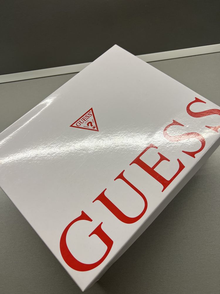 Обувки Guess