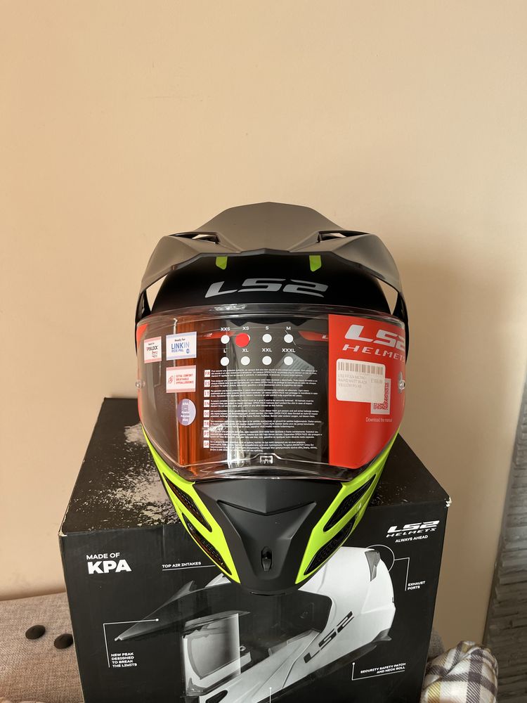 Чисто нова каска LS2 Metro Rapid FF324