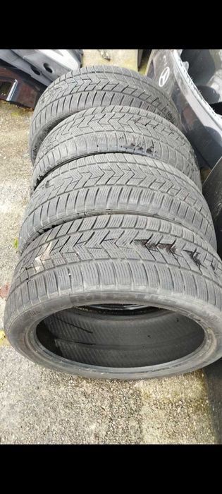 Зимни гуми 245/40 20 цола в много добро състояние