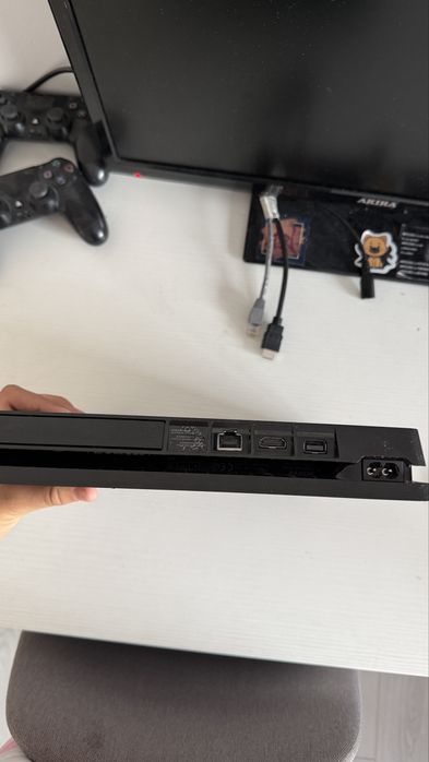 Vand PS4 Slim,cu FC 24 si God of War