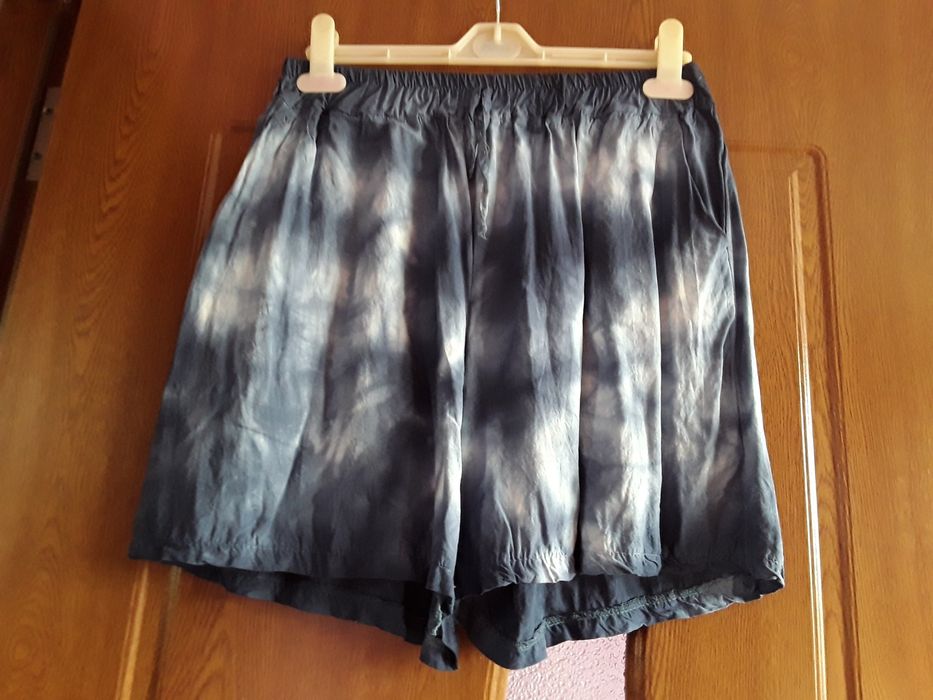 Vând Pantaloni Scurți Damă Mărimea XL Noi