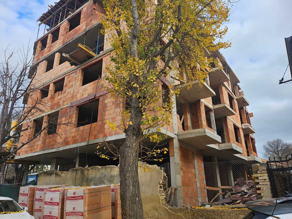 Два съседни двустайни в сграда след А 14