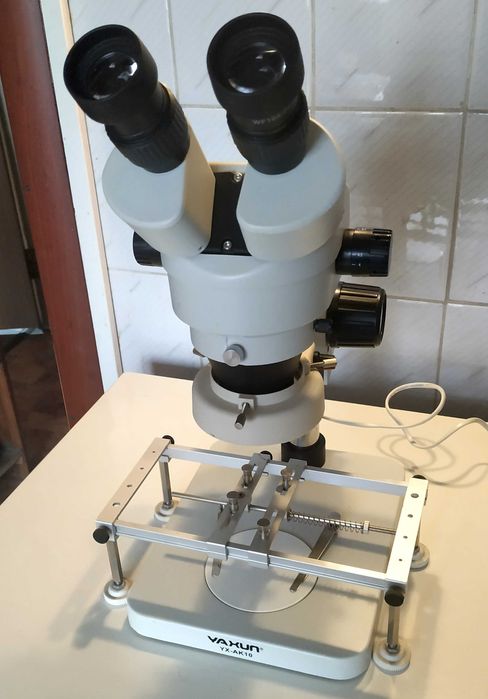 Микроскоп бинокулярный Yaxun YX-AK10 для пайки мелких SMD элементов.