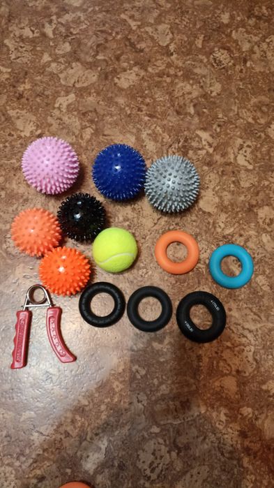 Продам новые массажные мячи и эспандеры