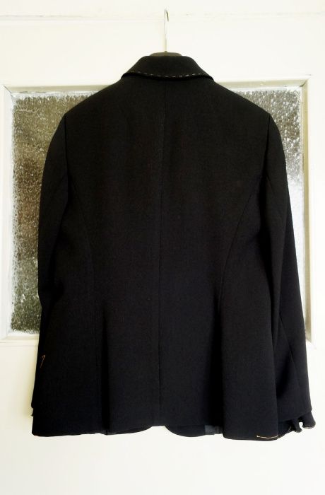 Дамски костюм - чисто нов