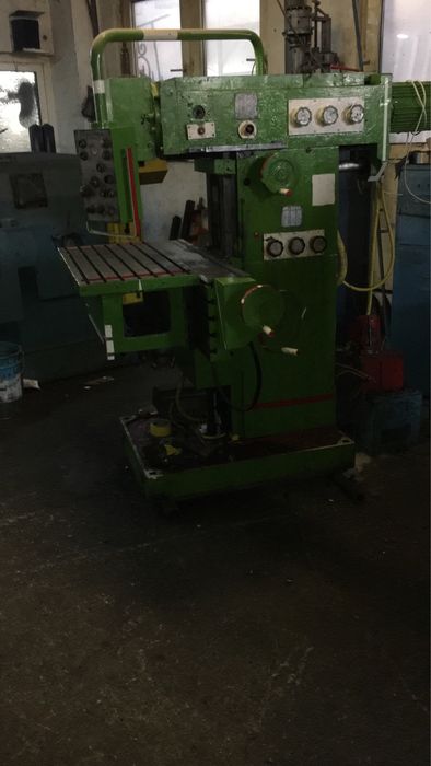 Mașina de frezat universala. Fus 26