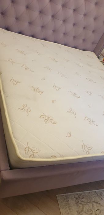 Матрас 180 * 200. Самовывоз бесплатно.