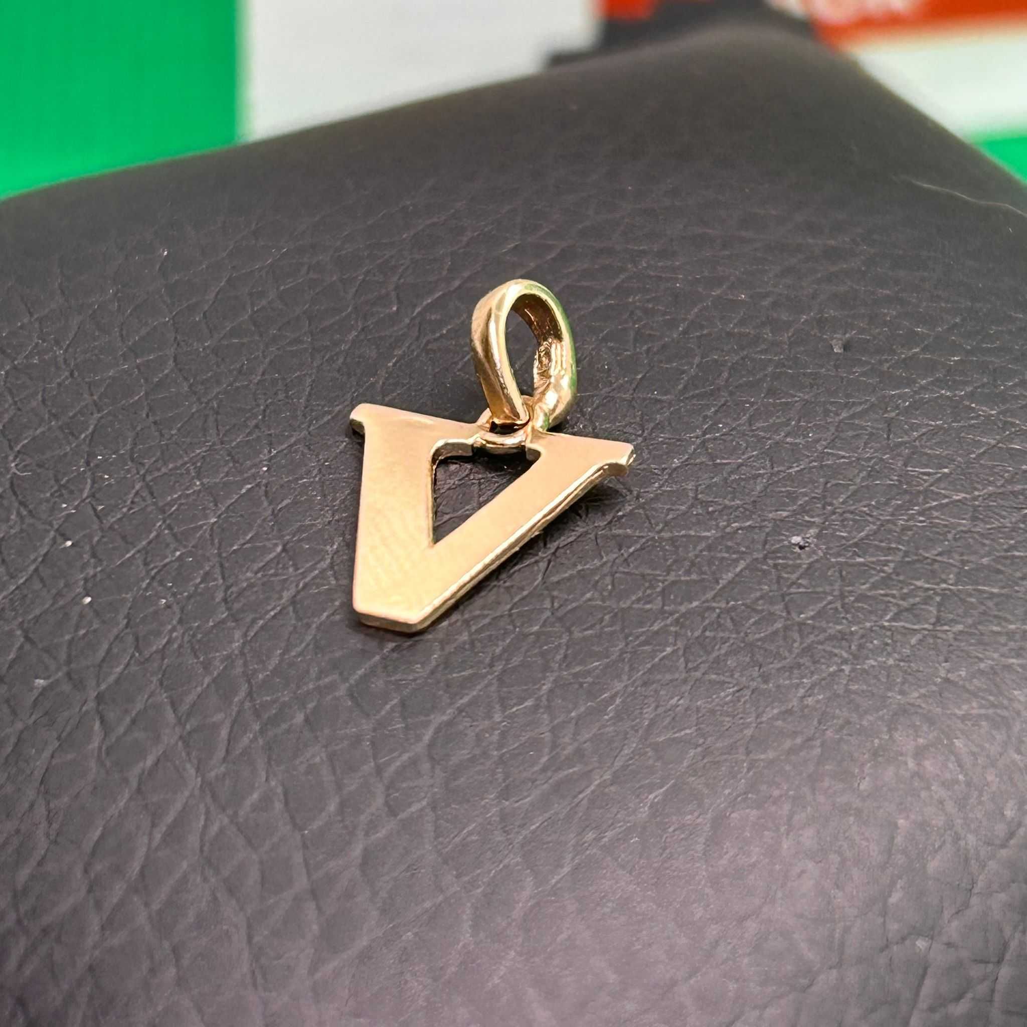 (ag15) Pandantiv aur V 14K 0.75g ( b32003.1)