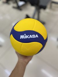 Волейбольный мяч mikasa mva200w 300 330