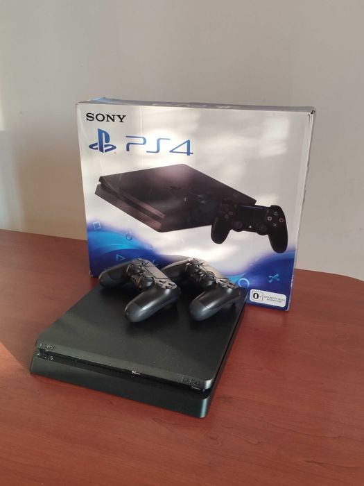 Продам приставку ПС4 (PS4) Слим (Slim) в отличном состоянии.