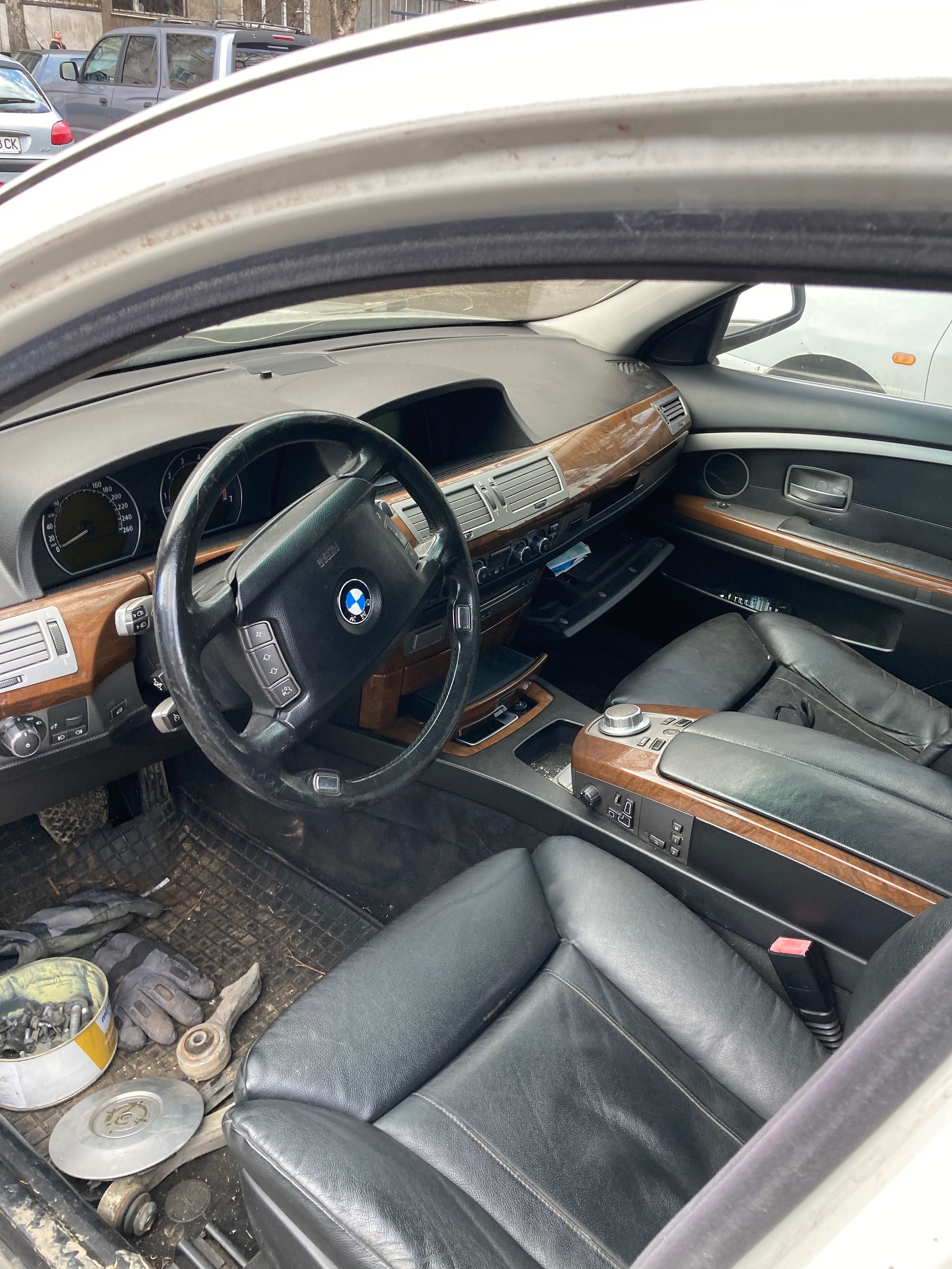 BMW 740i на части
