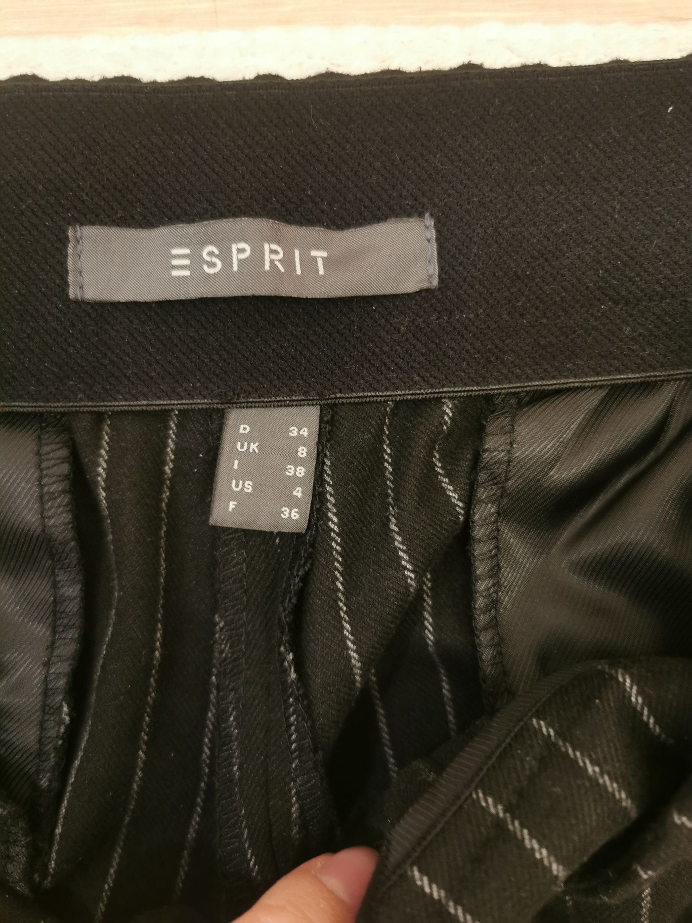 Pantaloni Esprit in dungi cu 2 buzunare laterale cu fermoar