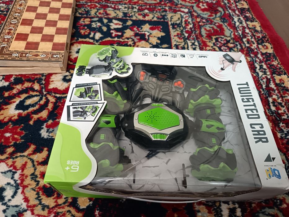 Игрушка мошина twustit