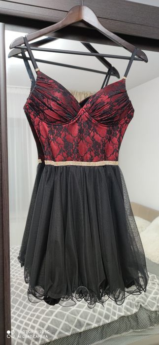 Rochie de ocazie cu corset și bretele ajustabile