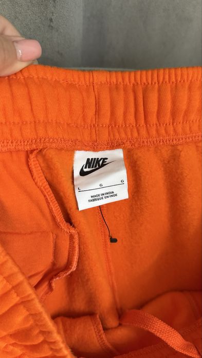 Нов екип Nike L