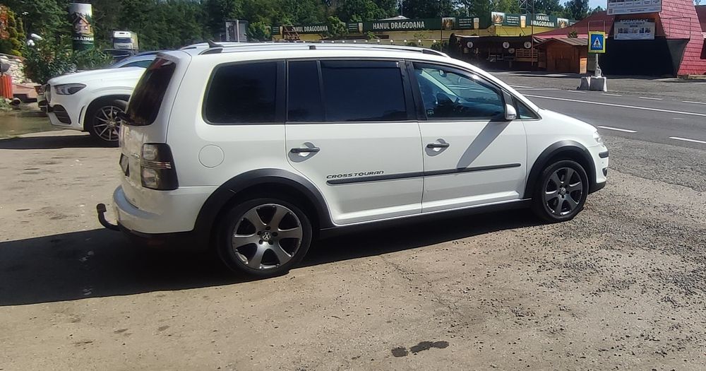 Touran Cross motor:2.0 tdi.