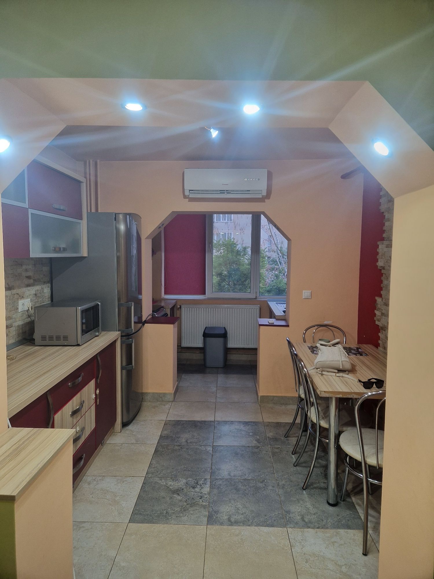Inchiriez apartament