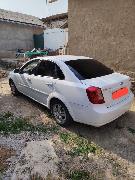 Автомобиль Лосетти