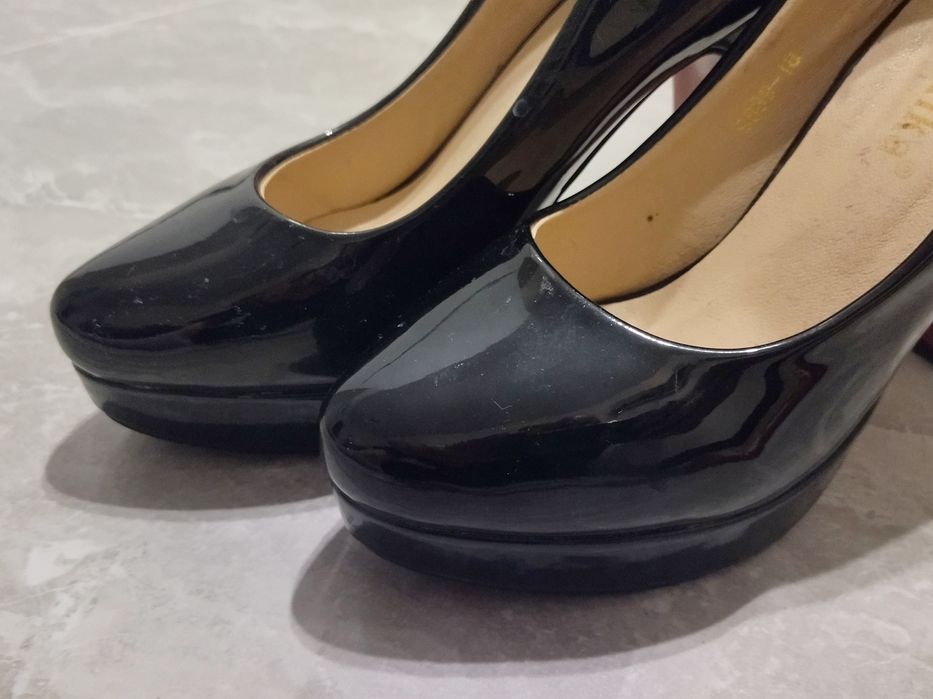 Продаются женские туфли. Размер 36.  Tufli sotiladi. 36- razmer