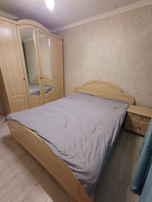 Продам спальный гарнитур