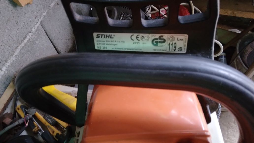 Vând Sthil 391 sau schimb  cu huswarna +-