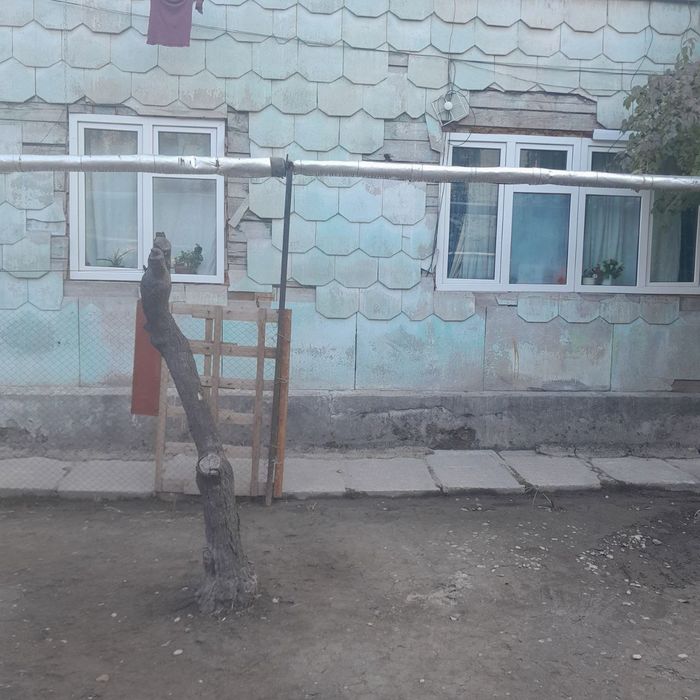 Сергели Спутнике 1.  2 х комнатную квартиру в деревянном доме 1/2