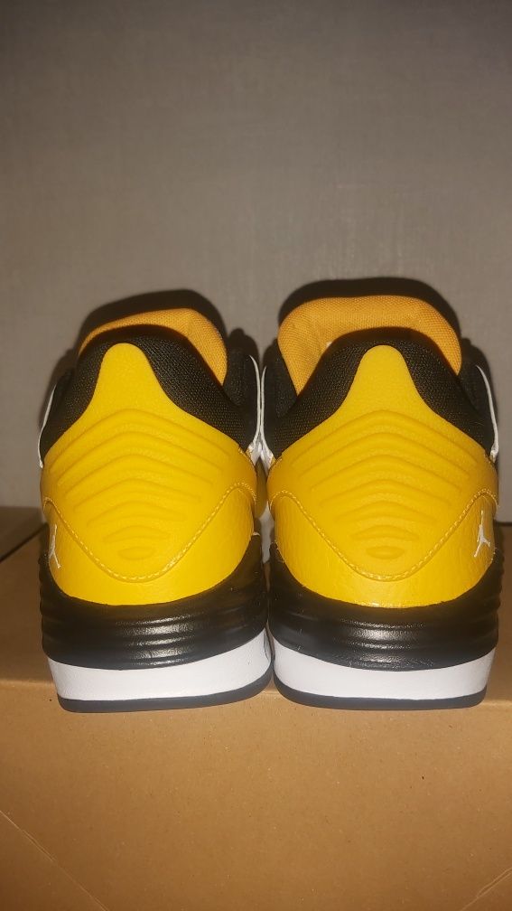 Nike Air Jordan Max Aura 5 - Номер 37.5