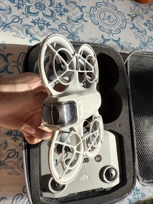 квадрокоптер DJI NEO